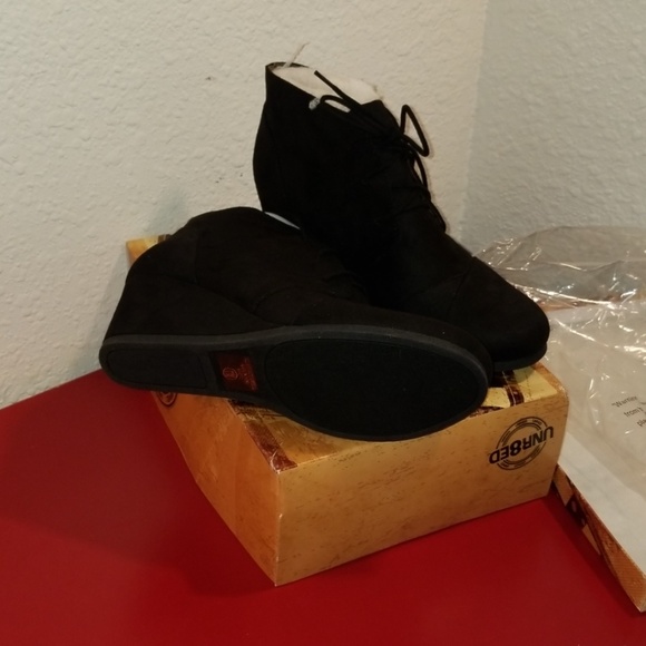 Boots - Picture 3 of 4